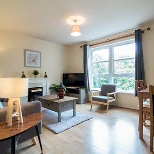 bright-tranquil-apartment-close-to-city-centre.edinburghhotelsuk.org/